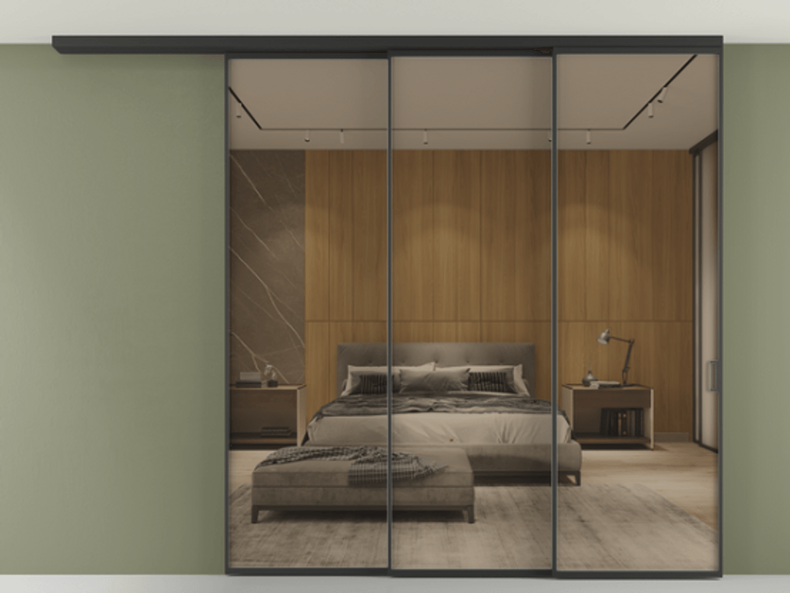 Перегородка Формато вдоль стены на потолок 3 створки с синхронным механизмом АЛПР 040.01 Алюминий Черный Рефлективное бронзовое стекло "Стопсол", калёное Цена 431390 ₽ | Volhovec